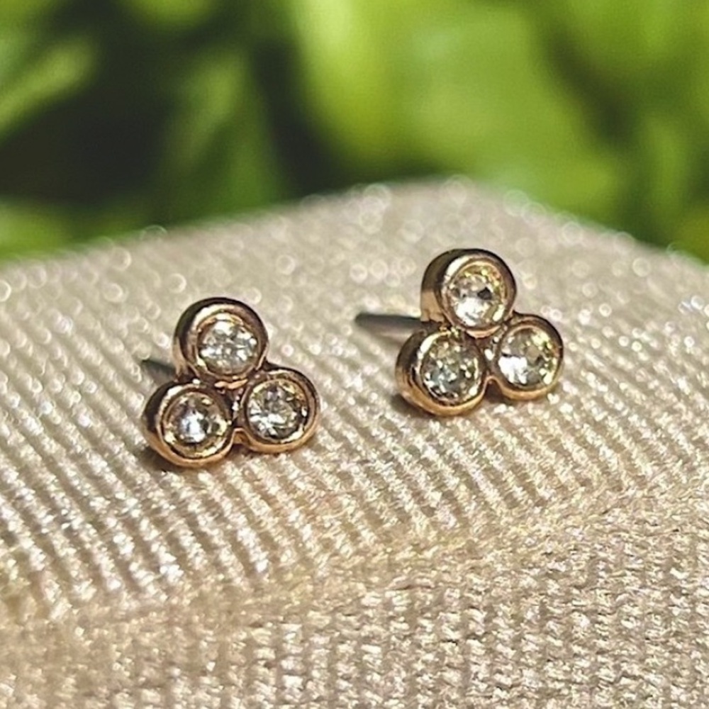 New Gold Crystal Stud Earrings 3 bezel set stones Hypoallergenic Earrings